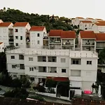 アパート Telalovic Nečujam